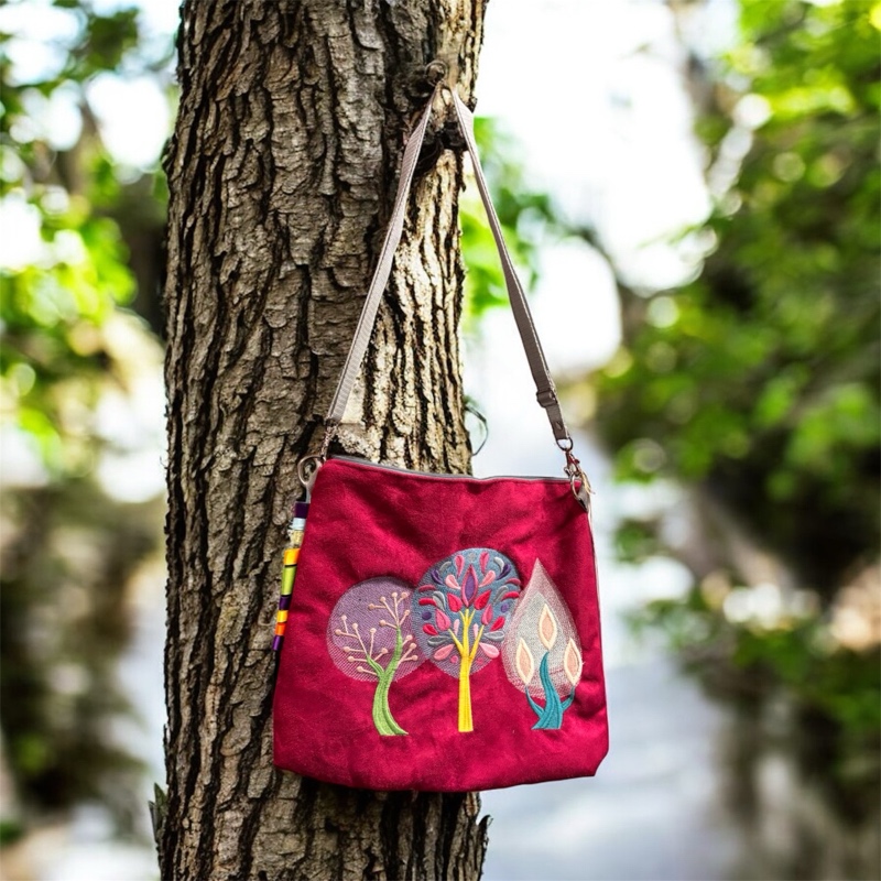 Damska handmade crossbody kabelka s vysivkou