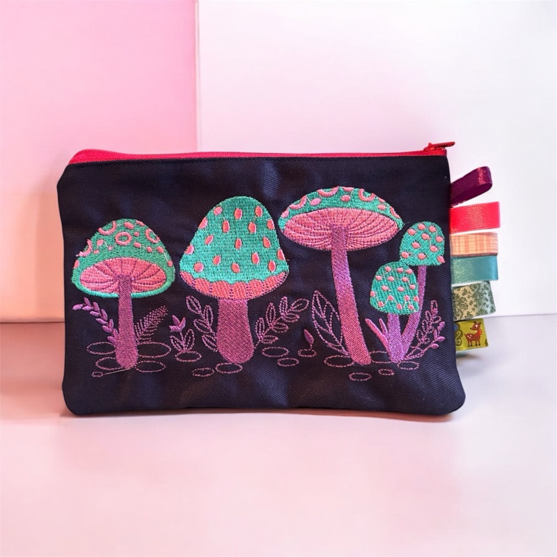 Půlnoční mýtina- Ručně šitý necesér, Kosmetická taštička