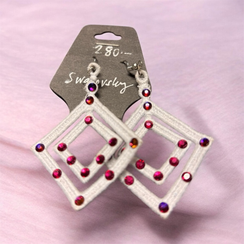 Krajkove nausnice s Swarovki hot-fix